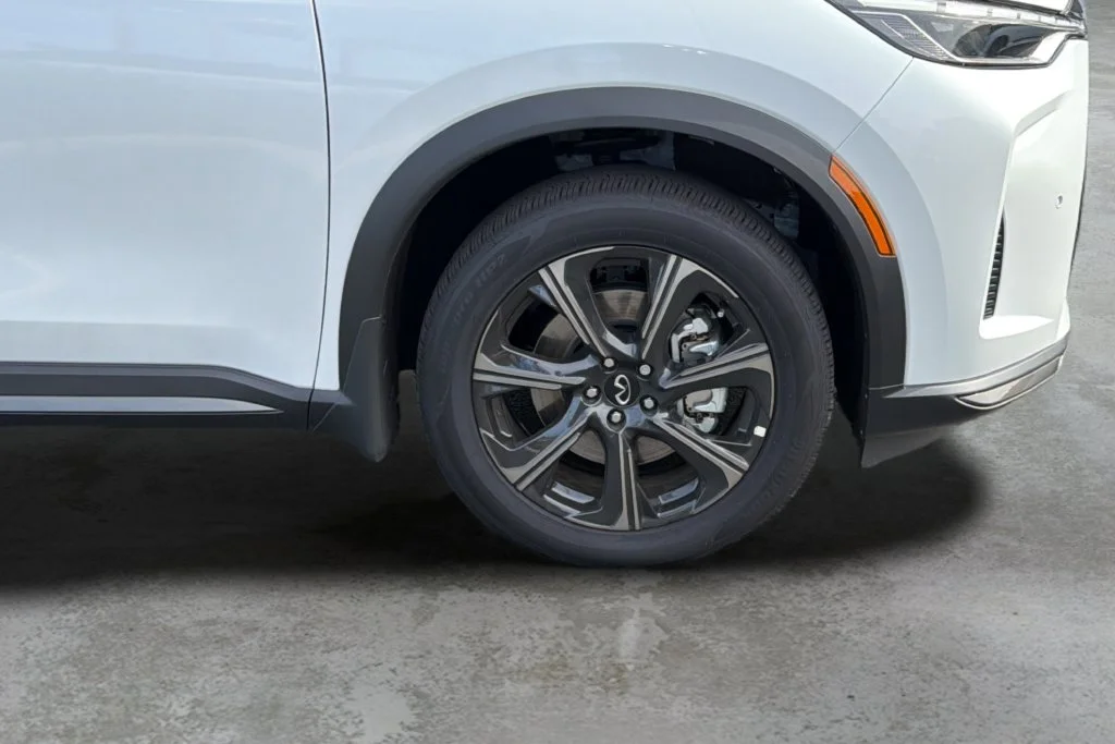 New 2027 2T RAD WHT INFINITI Autograph AWD image 35
