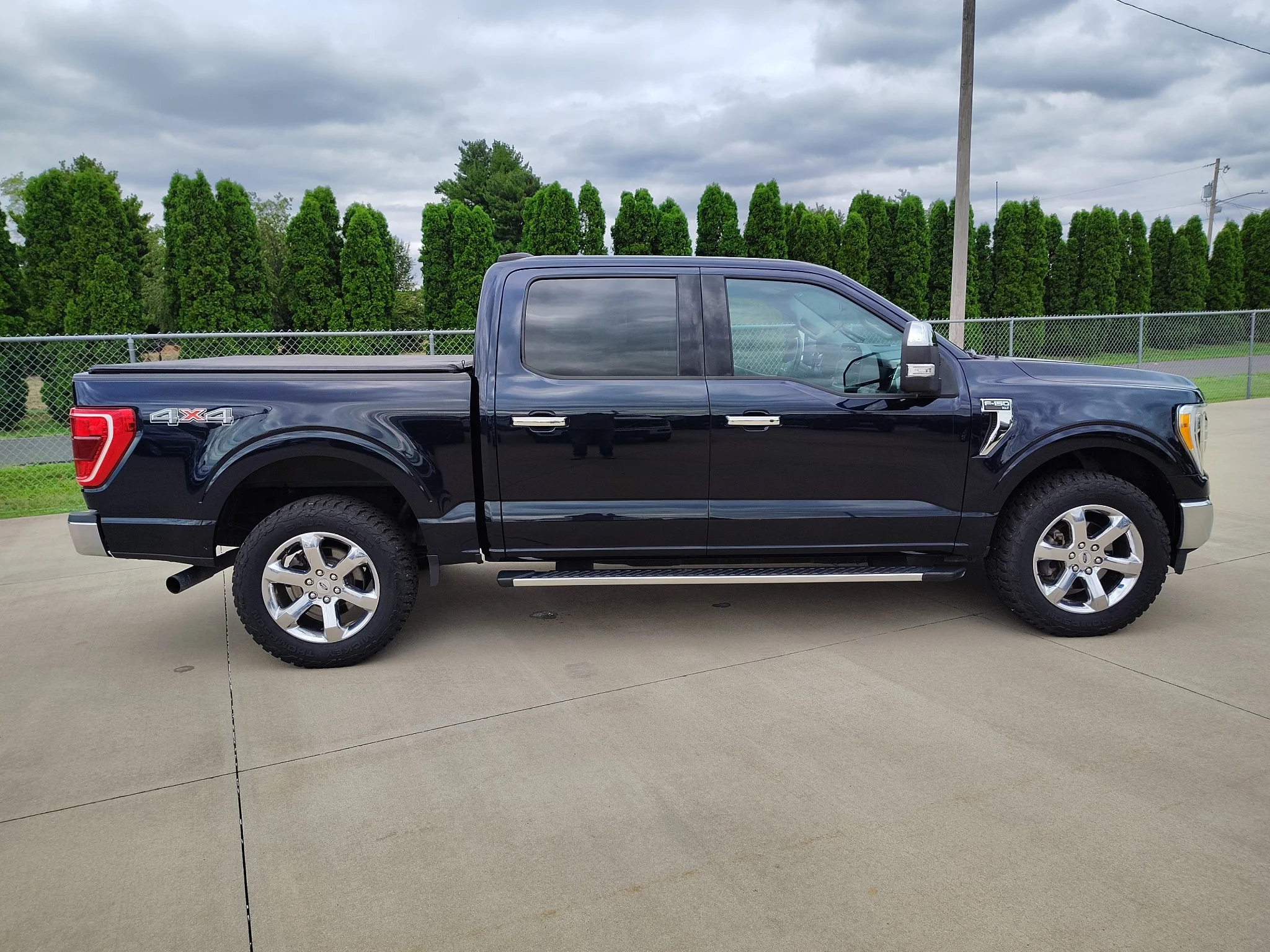 Used 2021 Antimatter Blue Metallic Ford XLT image 3