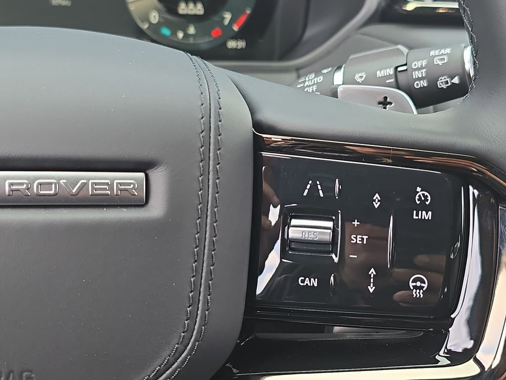 New 2026 Arroios Grey Land Rover Dynamic SE image 18