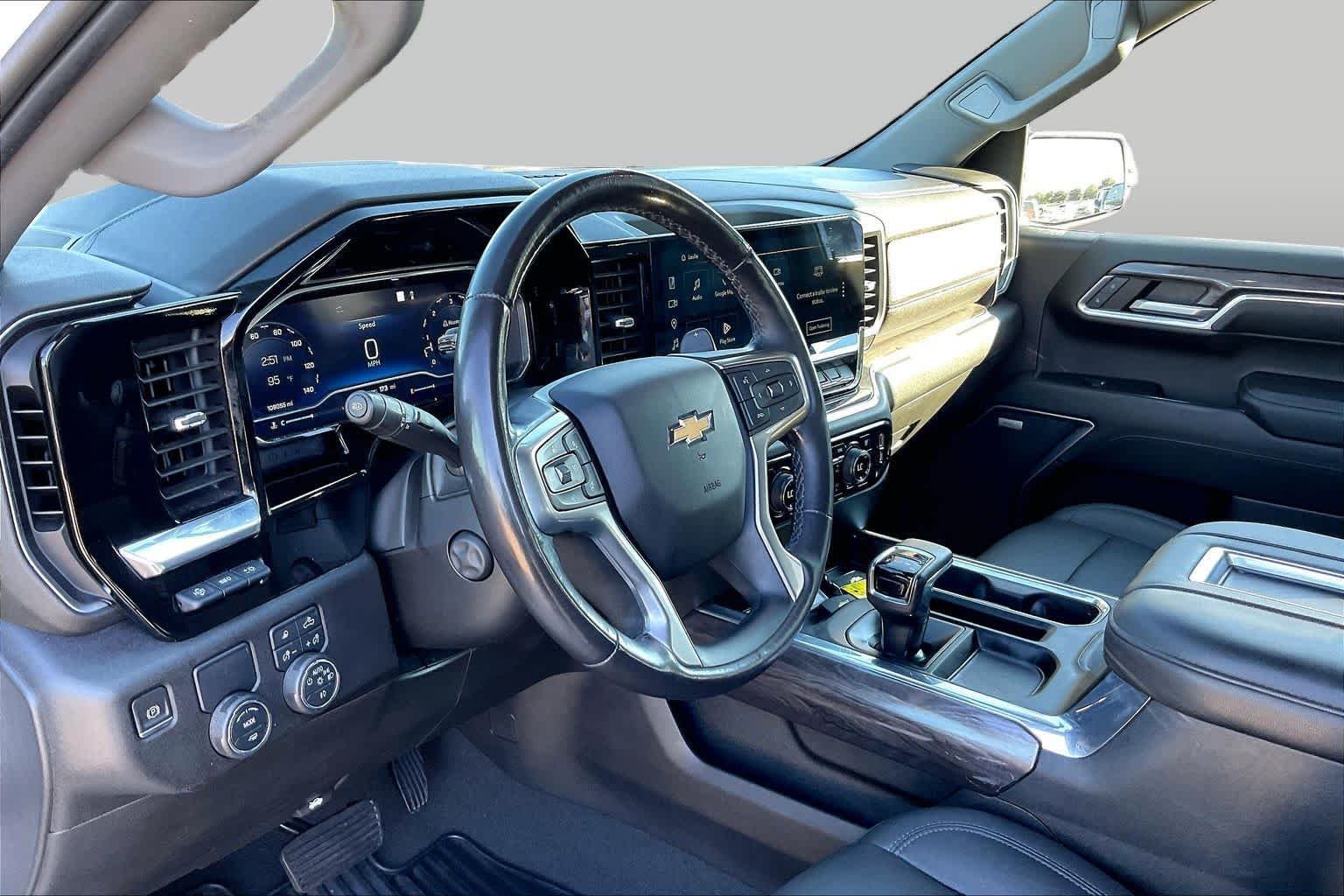 Used 2022 Iridescent Pearl Tricoat Chevrolet LTZ image 18