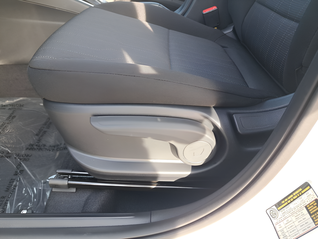 New 2026 White Hyundai SE image 32