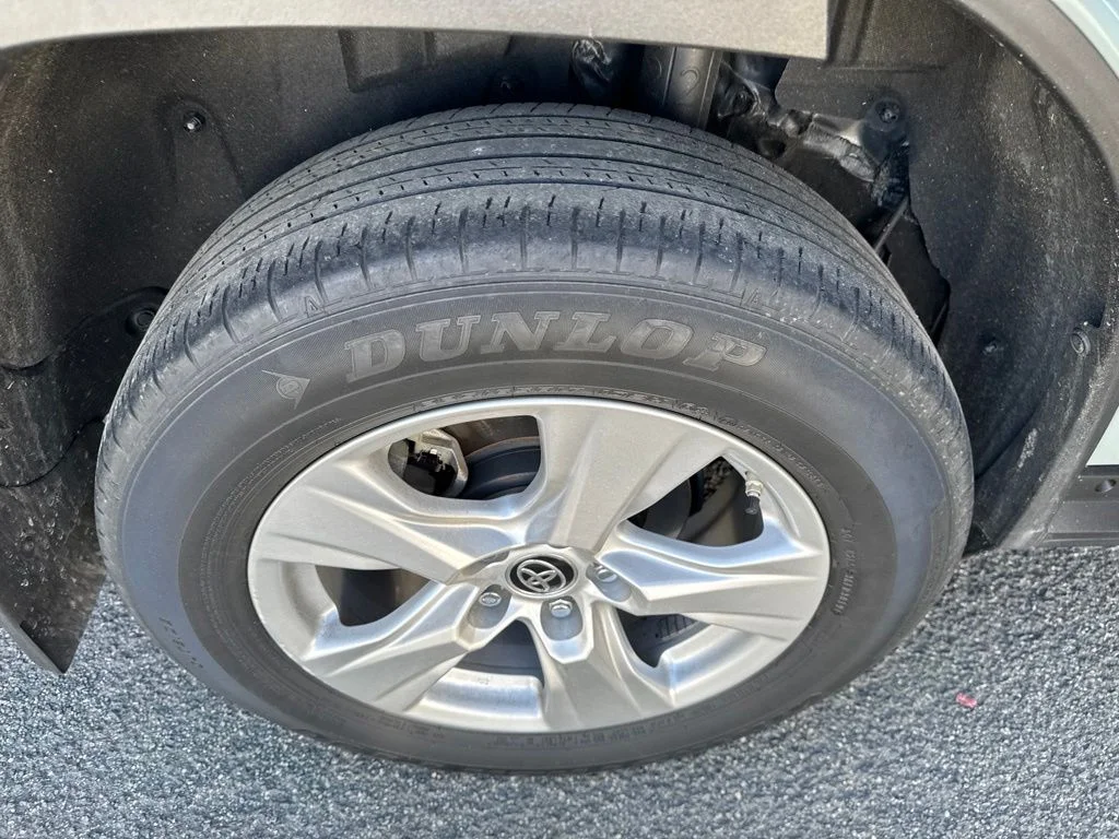 Used 2019  Toyota XLE image 16