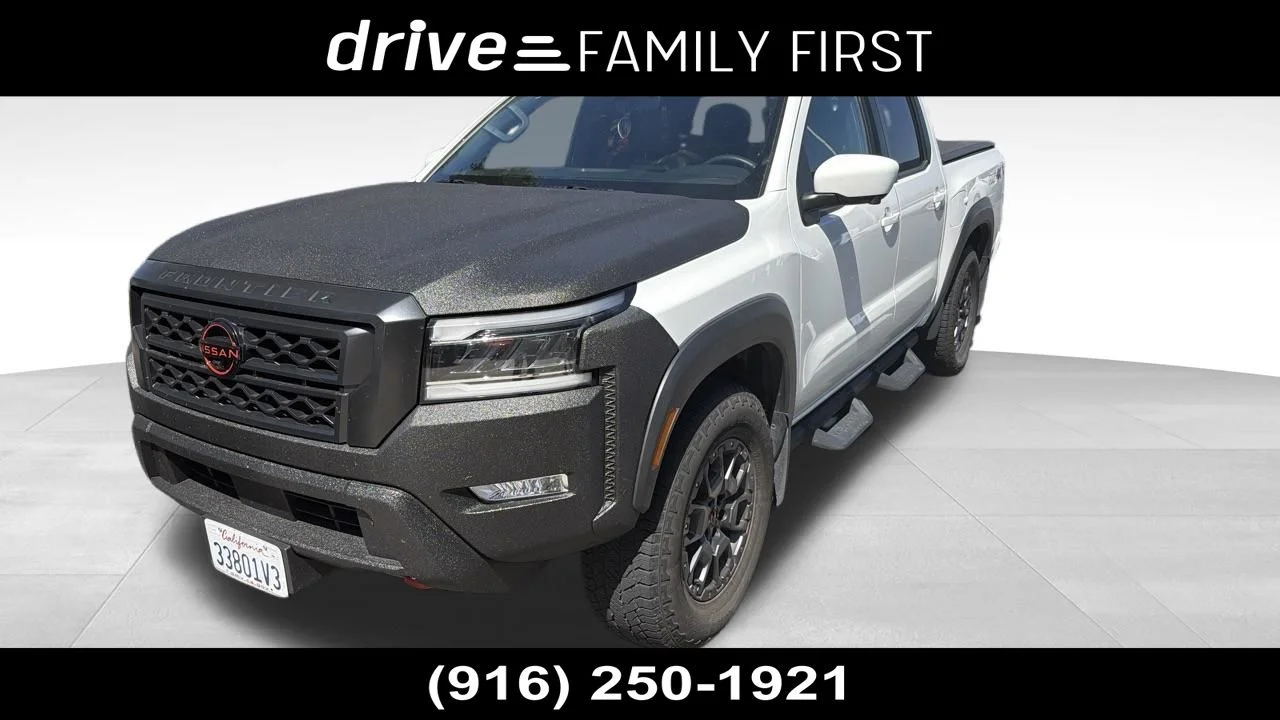 2023 Nissan Frontier PRO-4X Crew Cab 4X4's photo