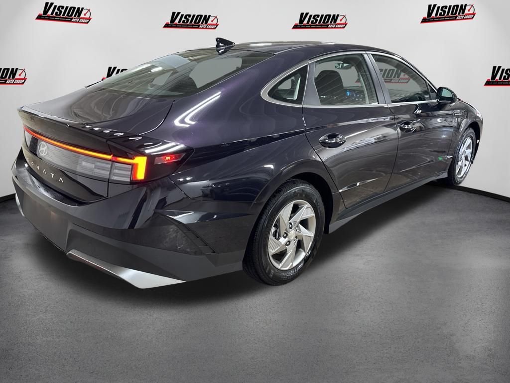 Used 2026 Blue Hyundai SE image 5