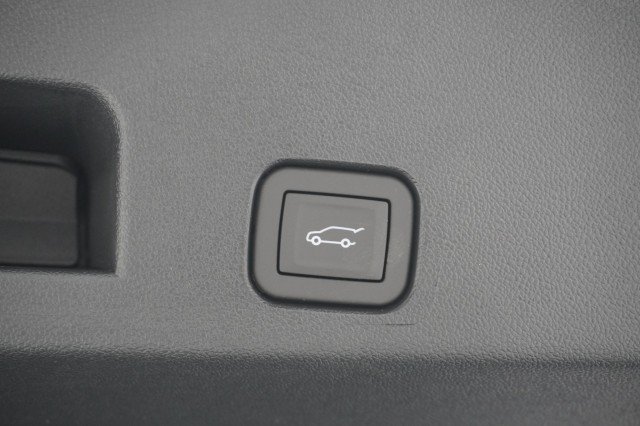 New 2026 Summit White Chevrolet LT image 9