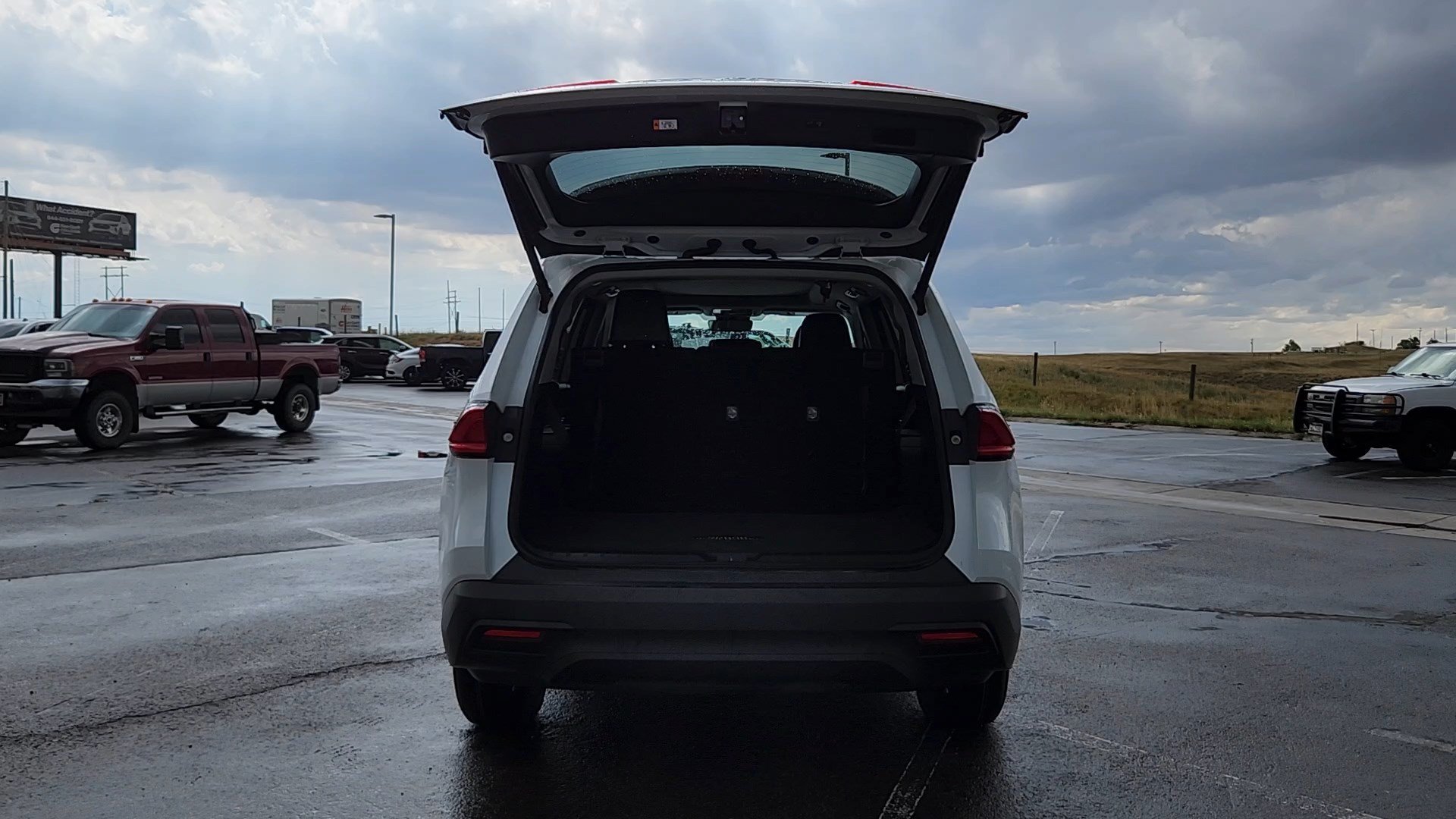 Used 2025 Wind Chill Pearl Toyota XLE image 19