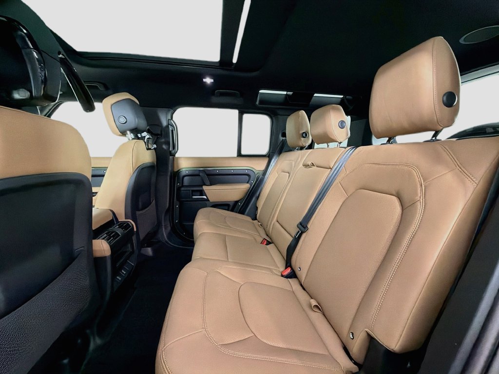 New 2026 Woolstone Green Land Rover X-Dynamic SE image 26