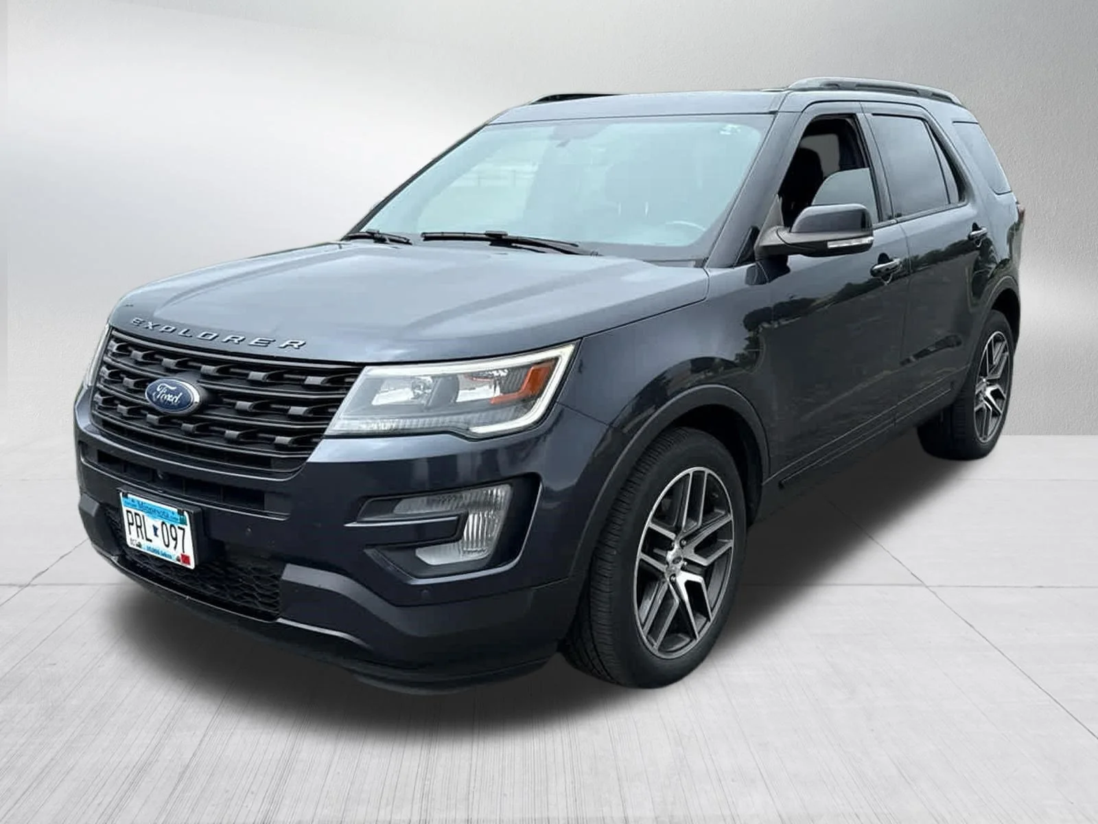 Used 2017 Smoked Quartz Metallic Tinted Clearcoat Ford Sport image 4