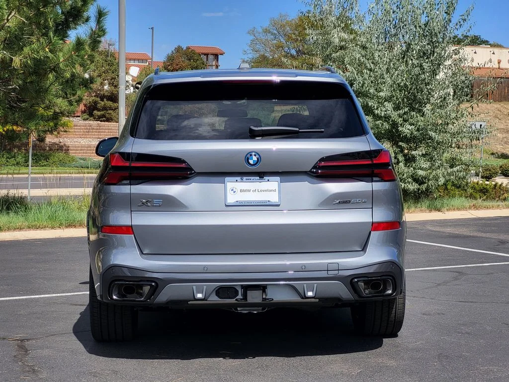 New 2026 Skyscraper Grey Metallic BMW xDrive50e image 9