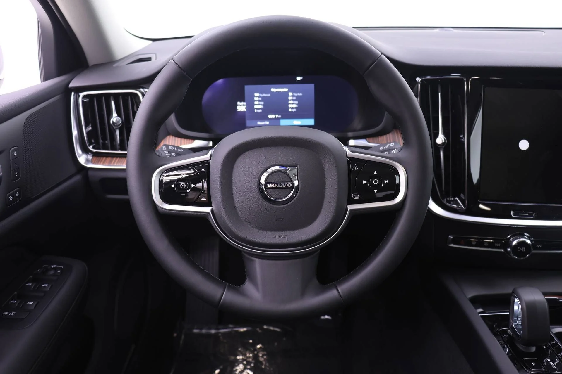 New 2026 Crystal White Volvo Plus image 15