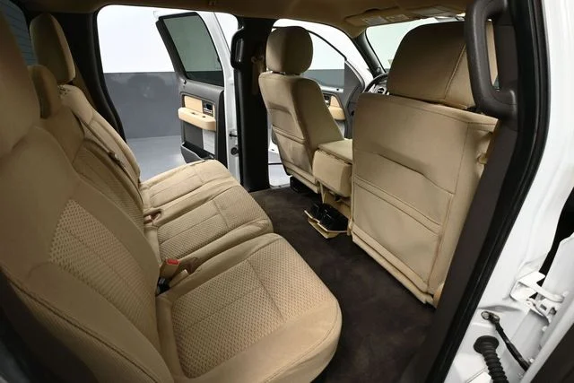 Used 2013 White Ford XLT image 29