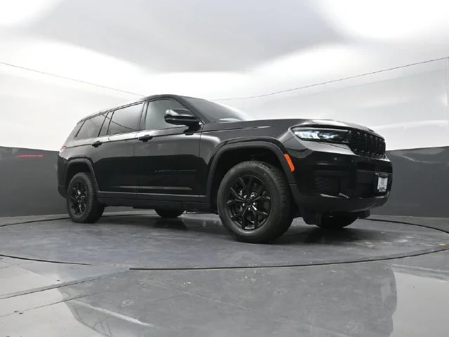 Used 2024 Black Jeep Altitude X image 19