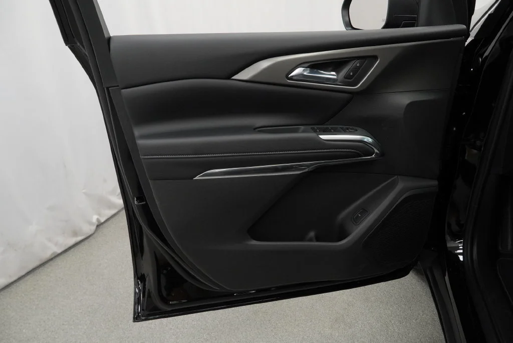 New 2027 Mosaic Black Metallic Chevrolet LT image 22