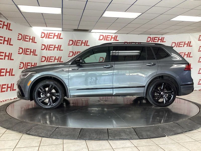 Used 2023 Gray Volkswagen 2.0T SE R-Line Black image 4
