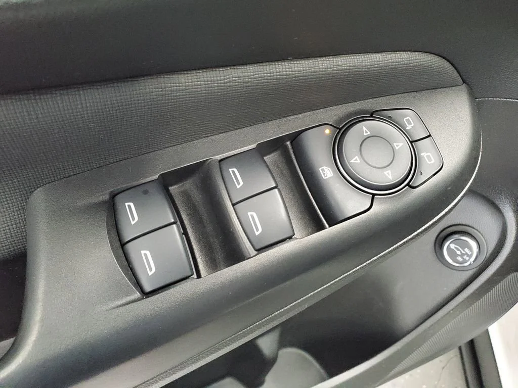 Used 2024 Summit White Buick Preferred image 9