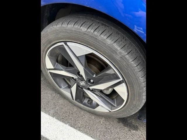 Used 2023 Blue Hyundai SEL image 12