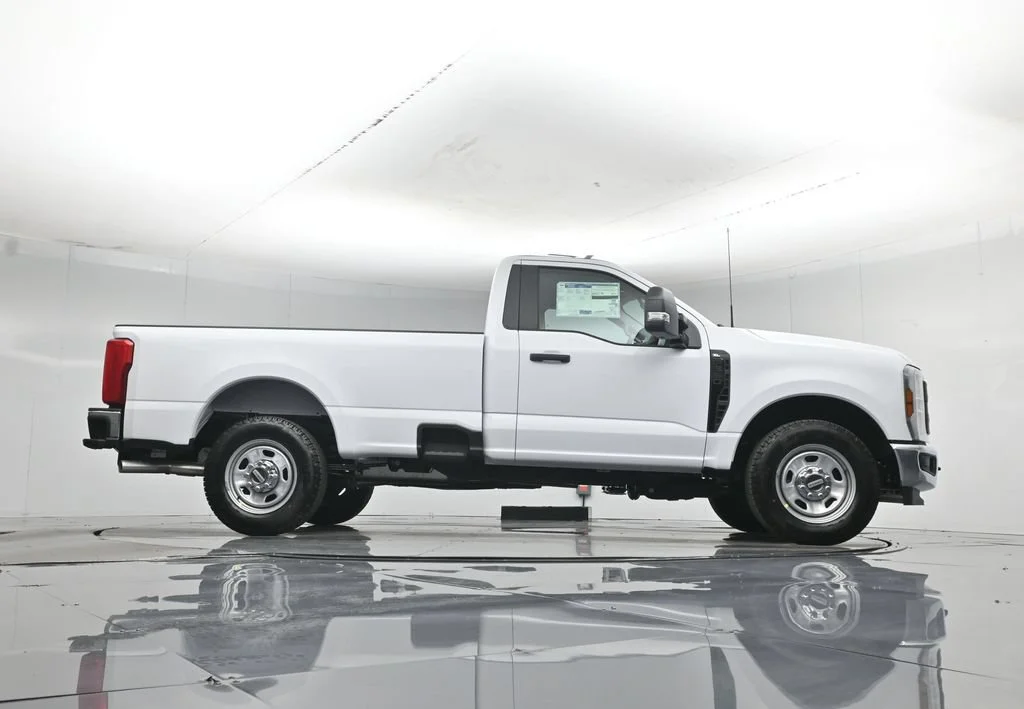 New 2027 Oxford White Ford XL image 7