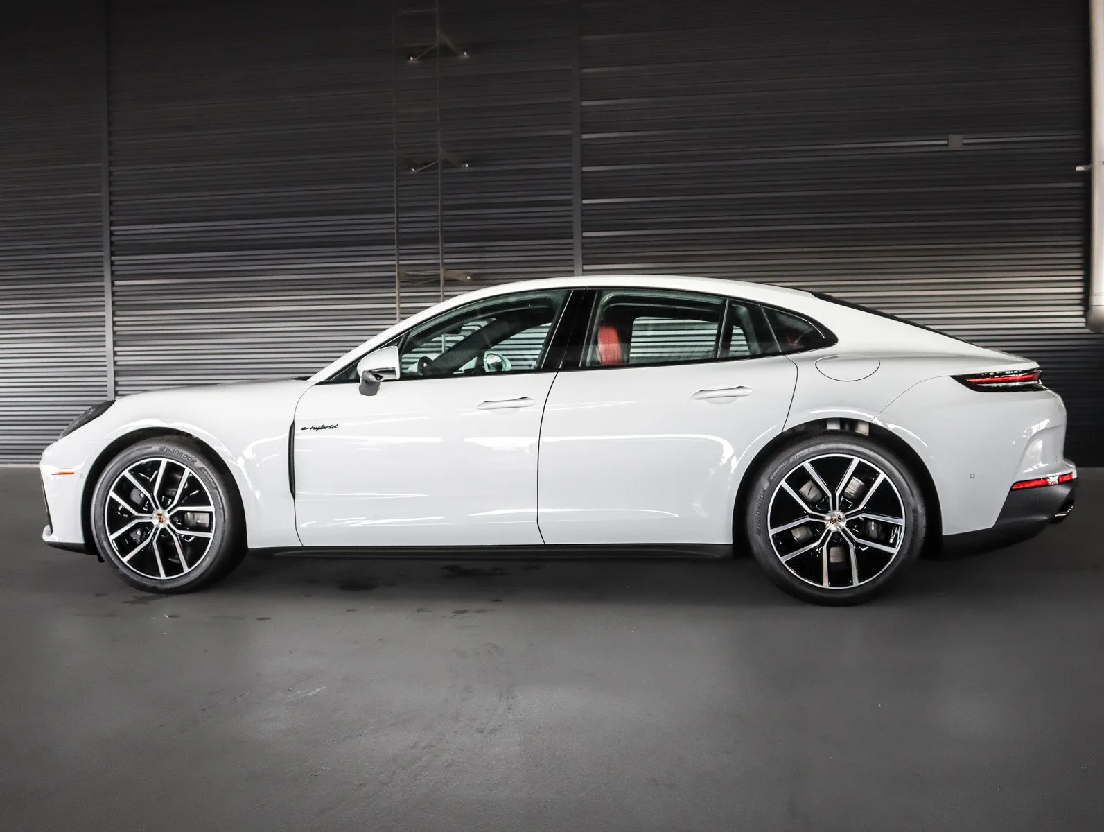 New 2026 Carrara White Metallic Porsche 4 E-Hybrid image 2