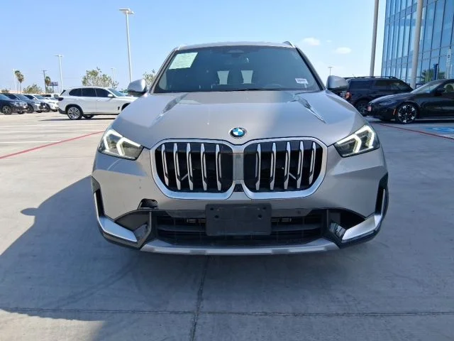 Used 2024 Silver BMW xDrive28i image 2