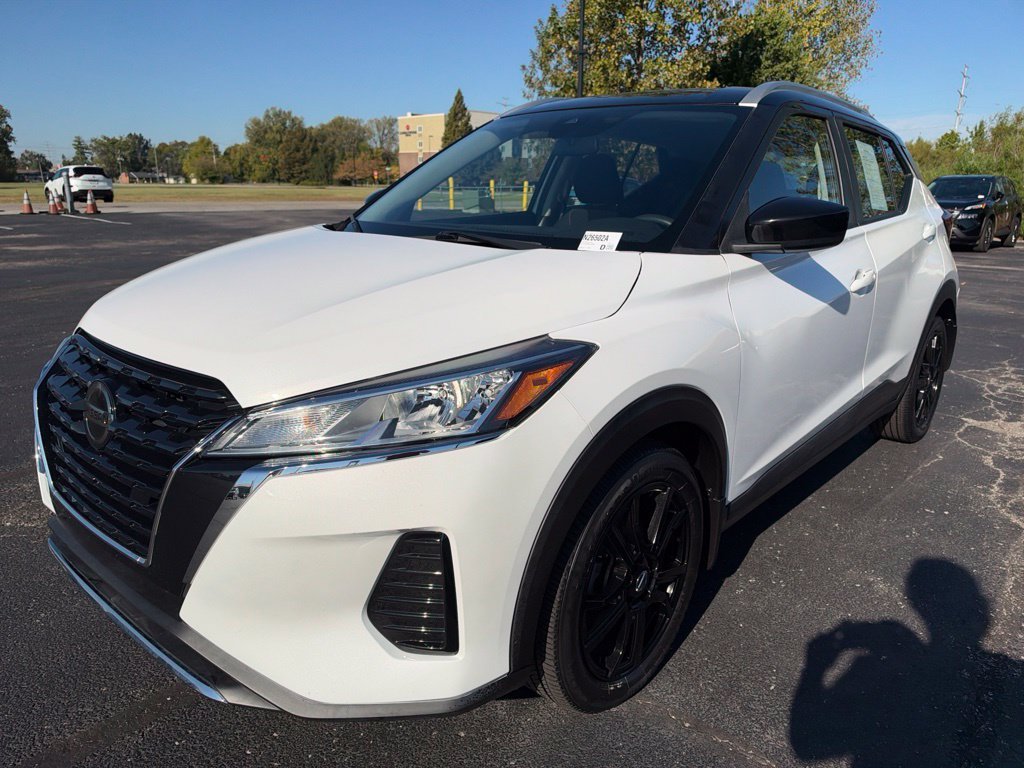 Used 2021 White Nissan SV image 7