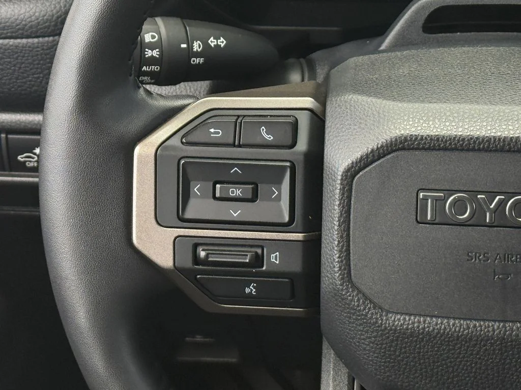 Used 2025  Toyota Base image 14