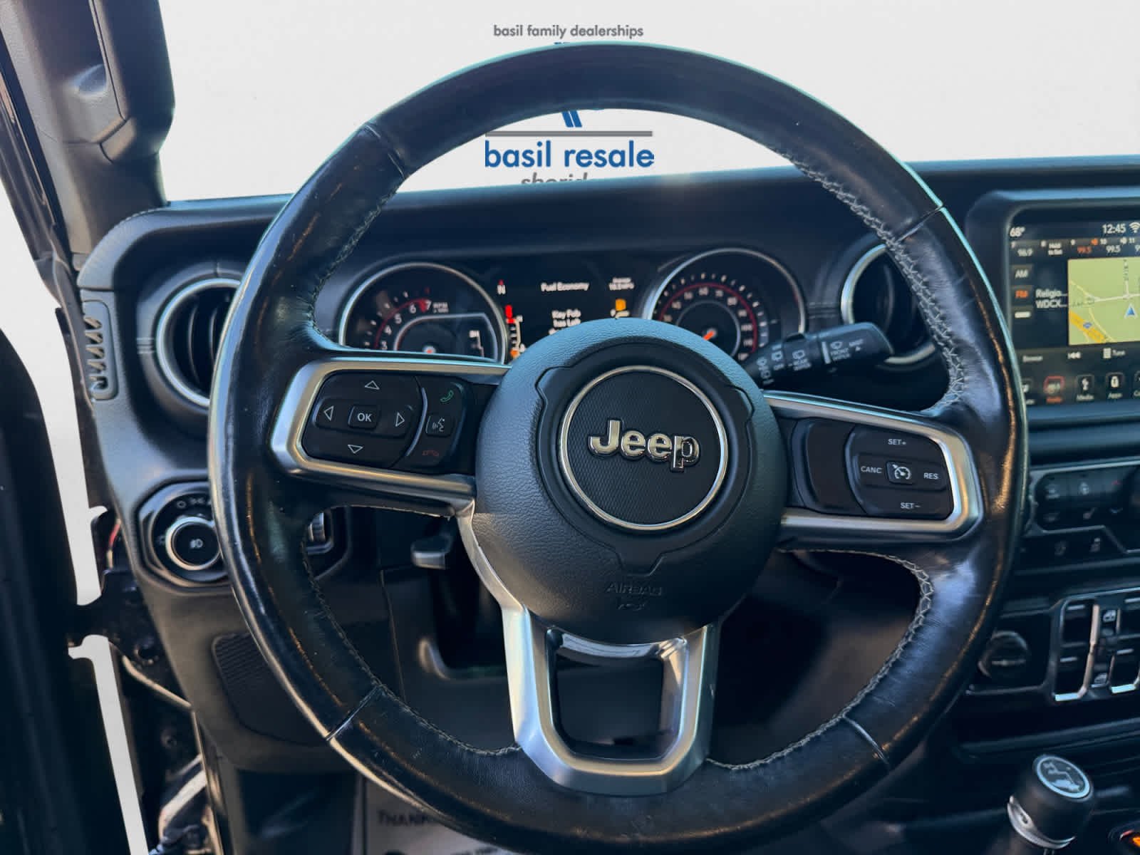 Used 2019 Black Jeep Sahara image 17