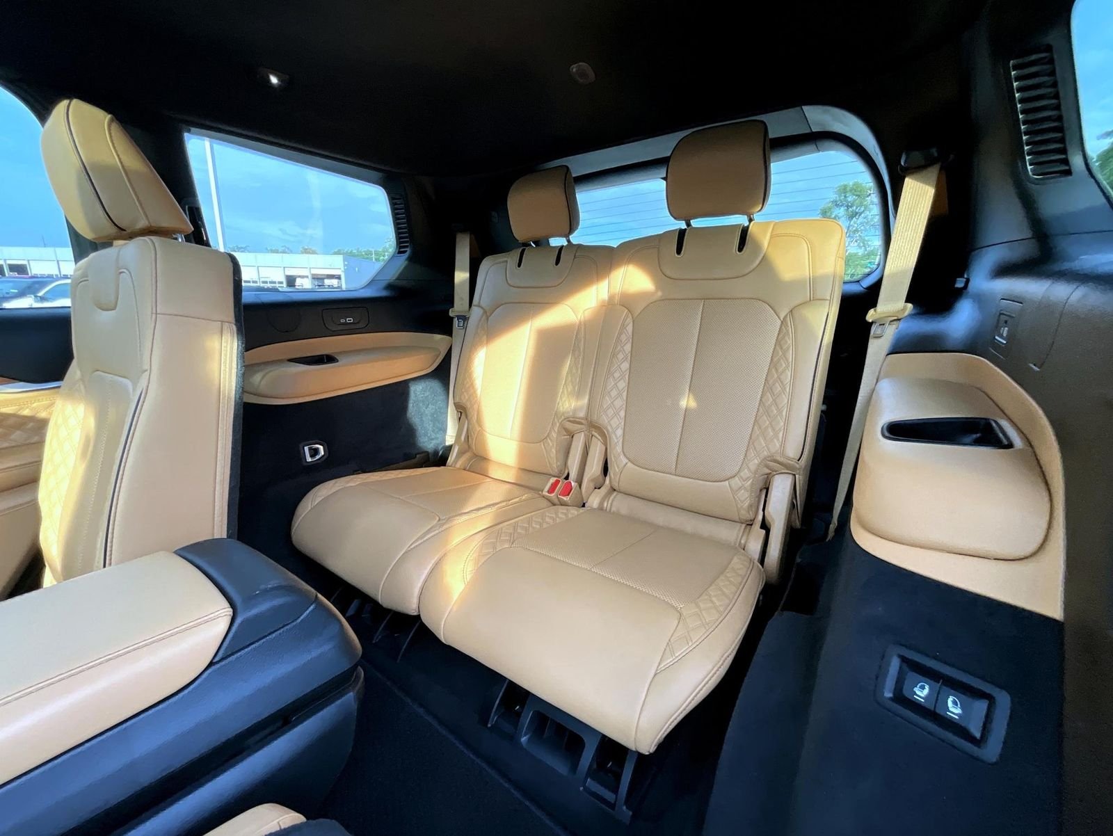 Used 2025 White Jeep Summit image 23