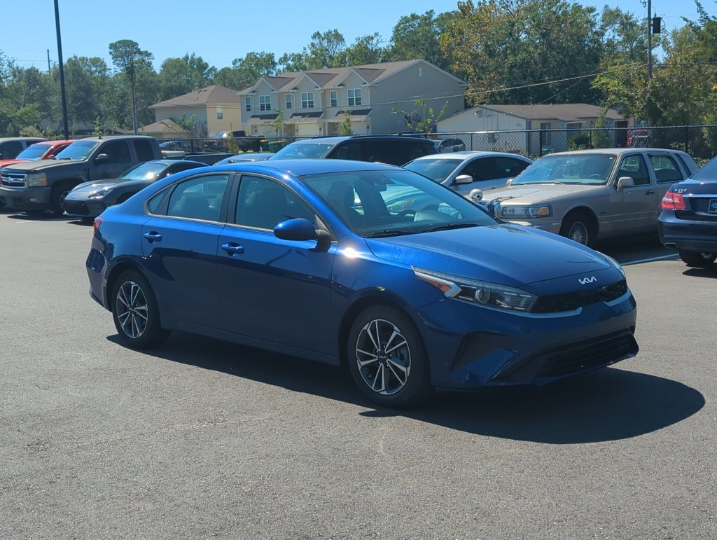 Used 2023 Blue Kia LXS image 9