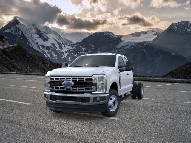 2025 Ford F-350 Super Duty Chassis Cab XL - Photo 2