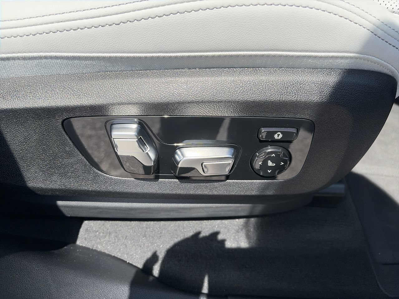 Used 2026 Brooklyn Grey Metallic BMW xDrive40i image 38