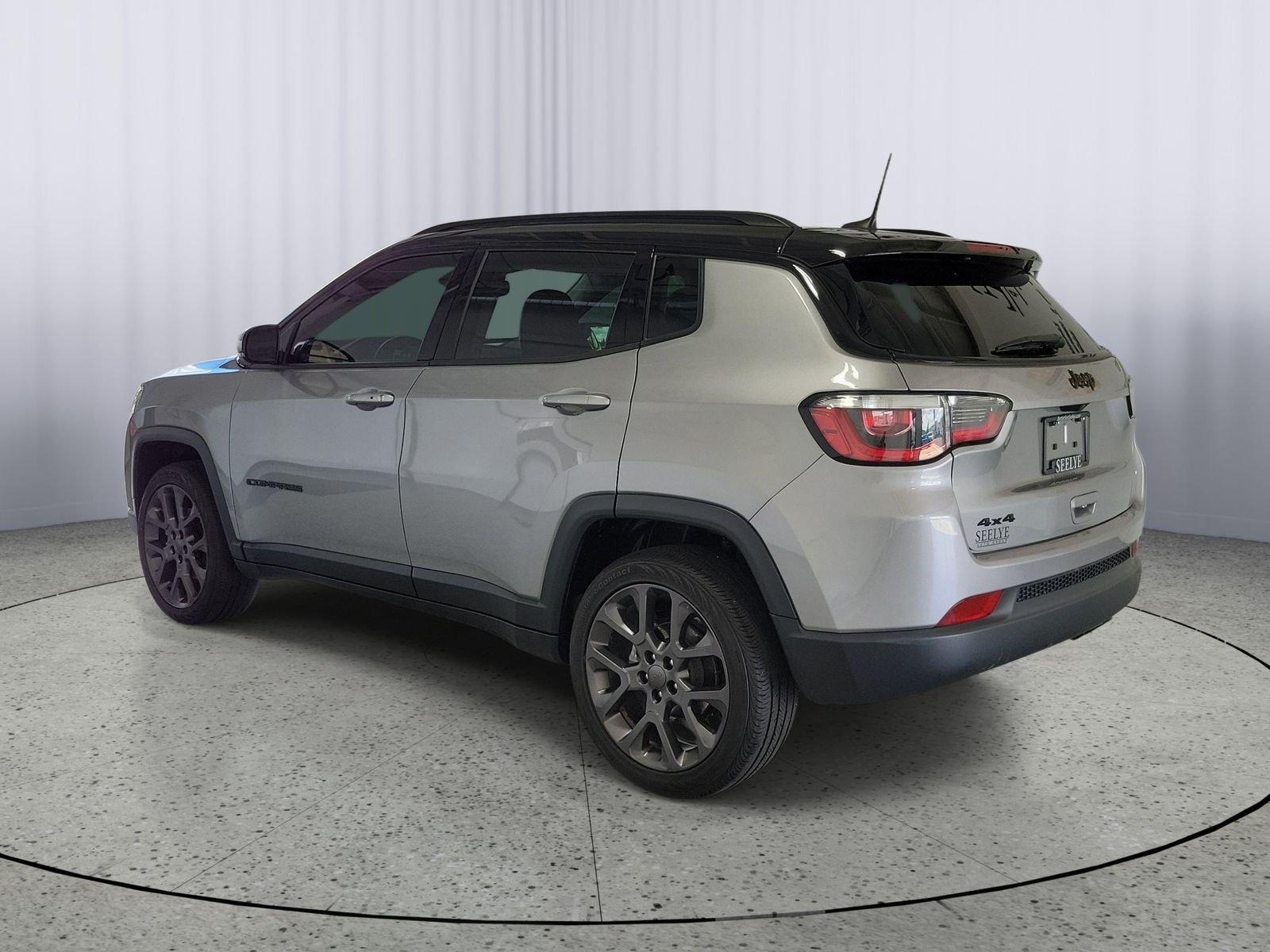 Used 2019 Silver Jeep Limited image 3