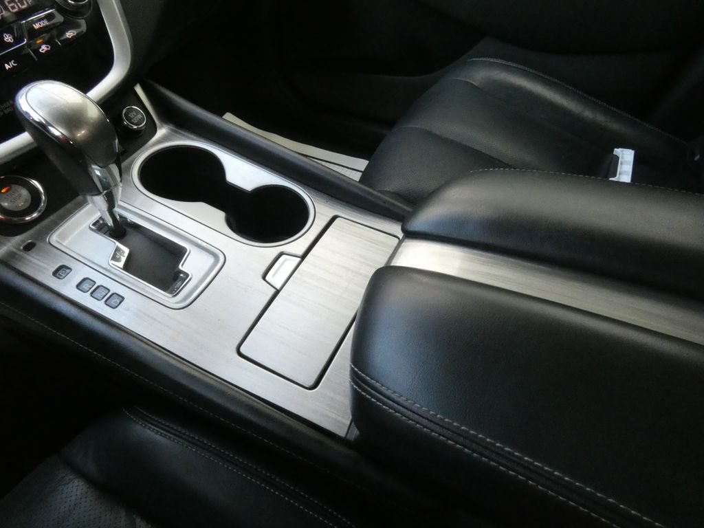 Used 2015 Silver Nissan SL image 27