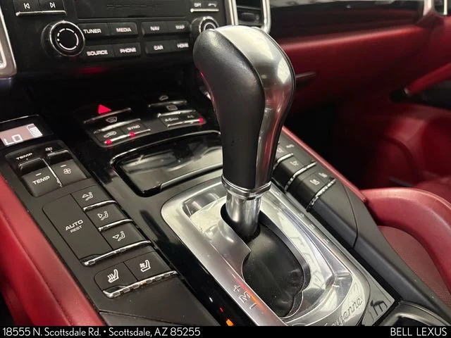 Used 2018  Porsche Base image 28