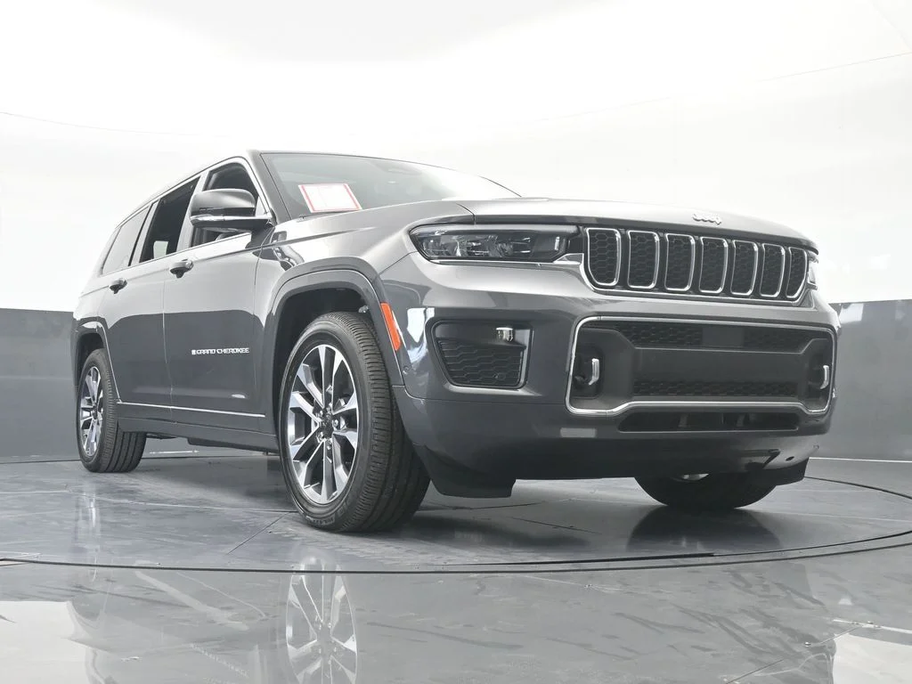 Used 2024 Baltic Gray Metallic Clearcoat Jeep Overland image 68