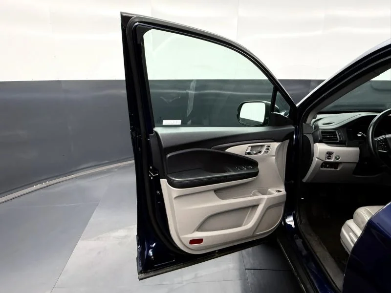 Used 2020  Honda EX-L Sport Utility 4D image 11