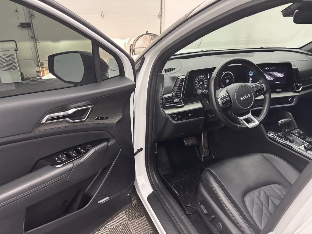 Used 2023 White Kia X-Pro Prestige image 17