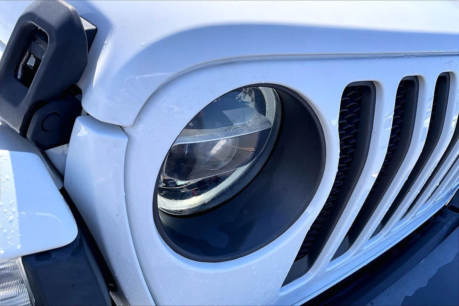 Used 2021 Bright White Clearcoat Jeep Unlimited Rubicon image 27