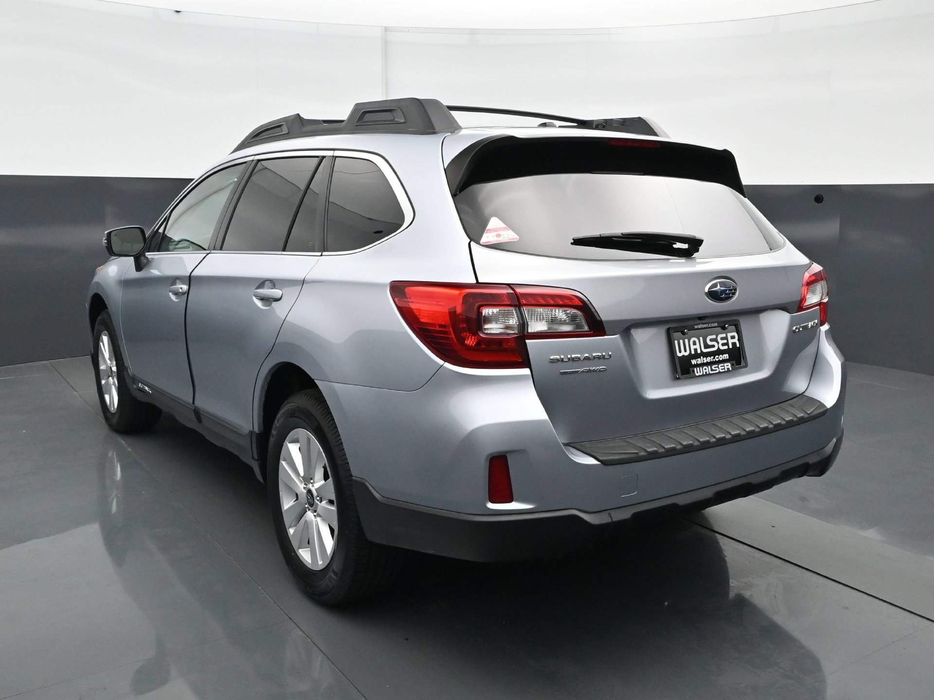 Used 2015 Ice Silver Metallic Subaru 2.5i Premium image 4