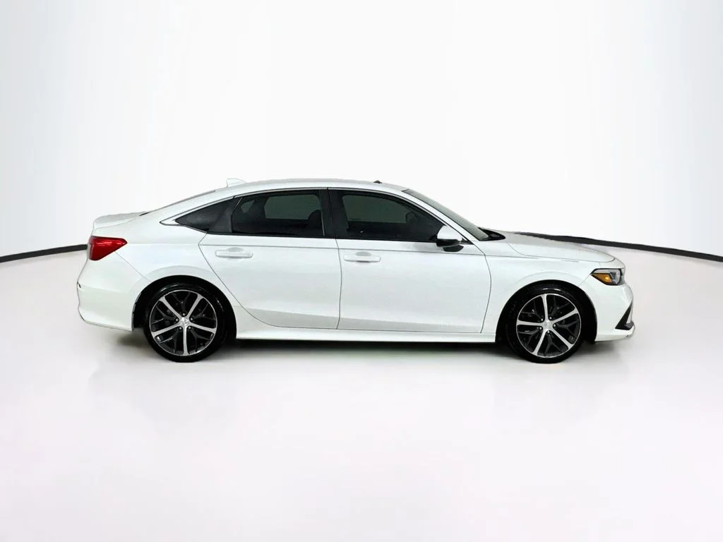 Certified Used 2022 Platinum White Pearl Honda Touring image 9