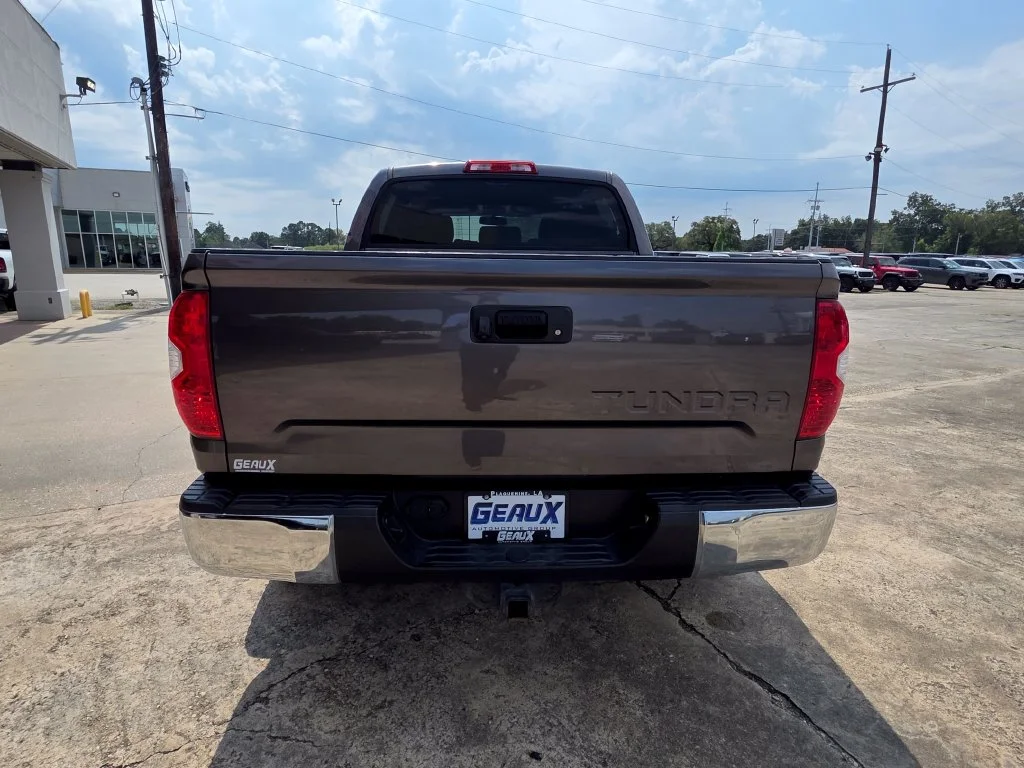 Used 2015 Gray Toyota SR5 image 7