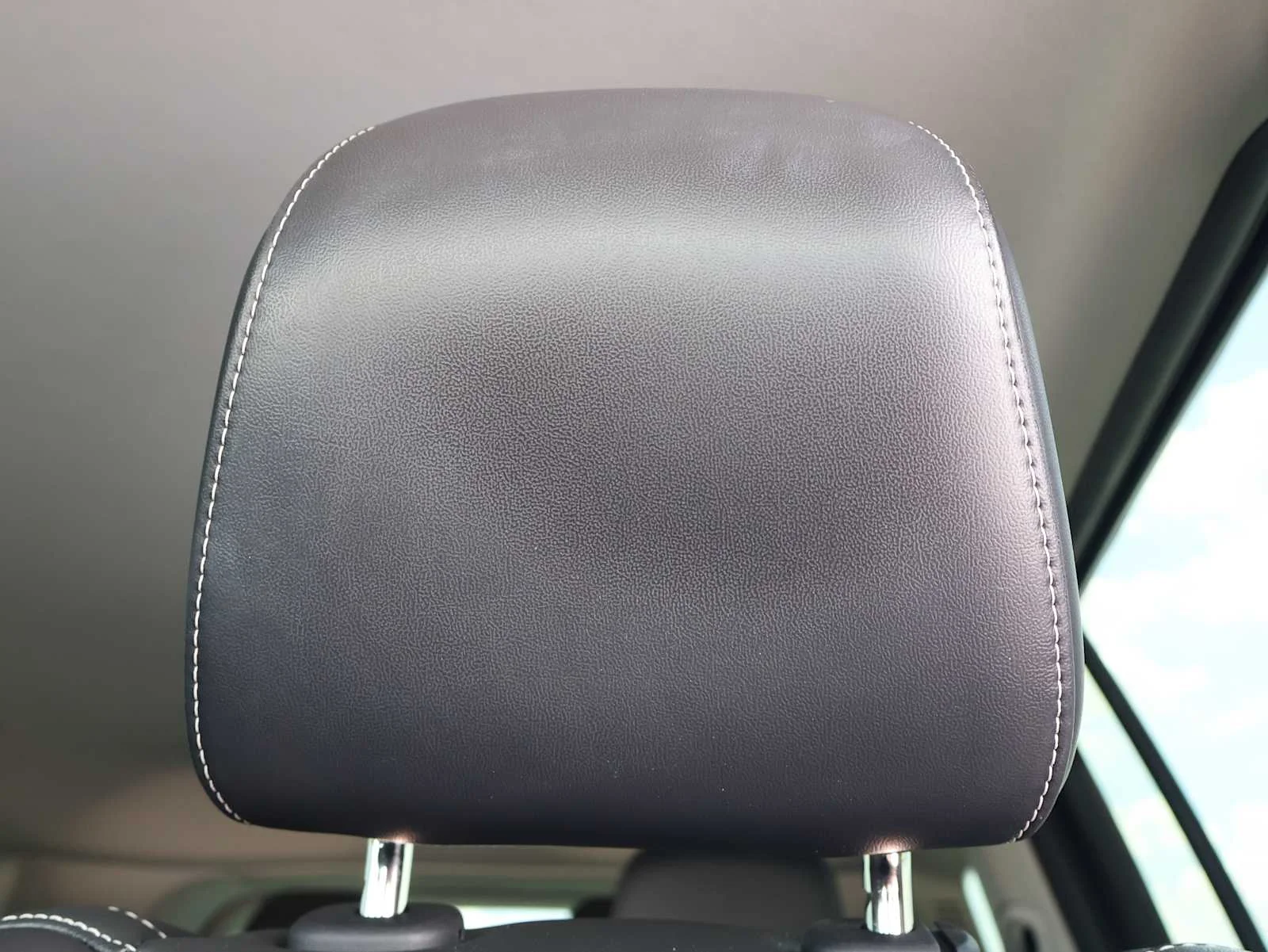 Used 2023 Bright White Clearcoat Jeep Limited image 13