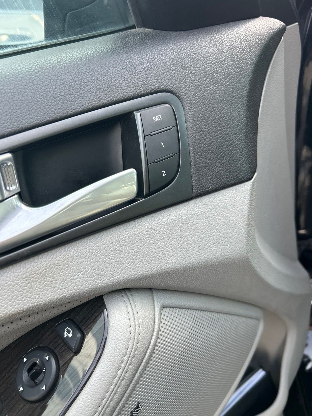 Used 2015 Black Kia EX image 10