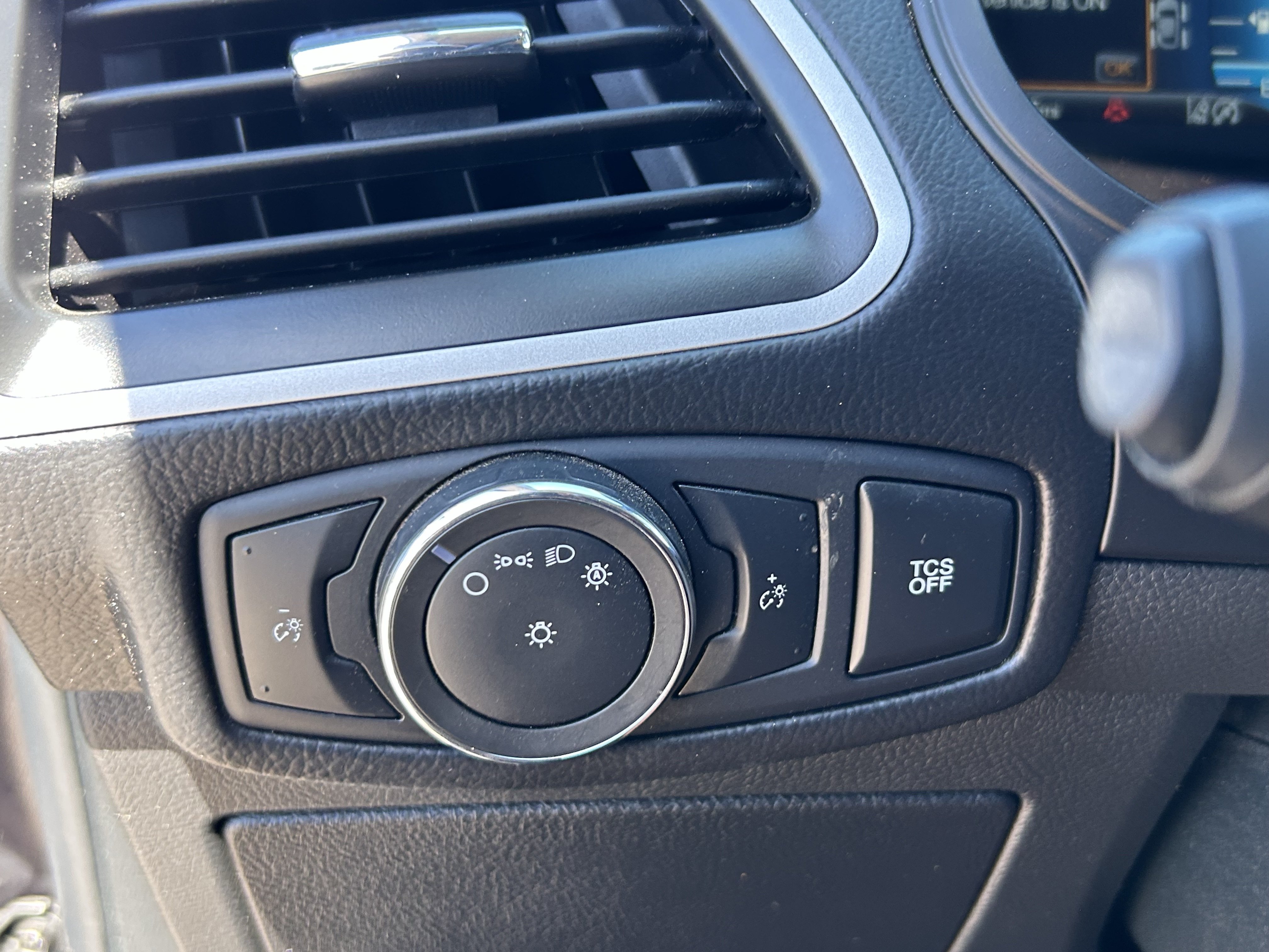2023 Ford Edge SE - Photo 31