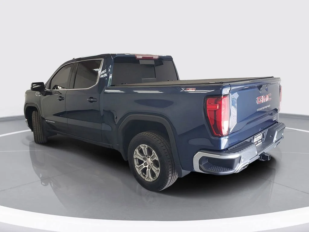 Used 2020 PACIFIC BLUE METALLIC GMC SLE image 4