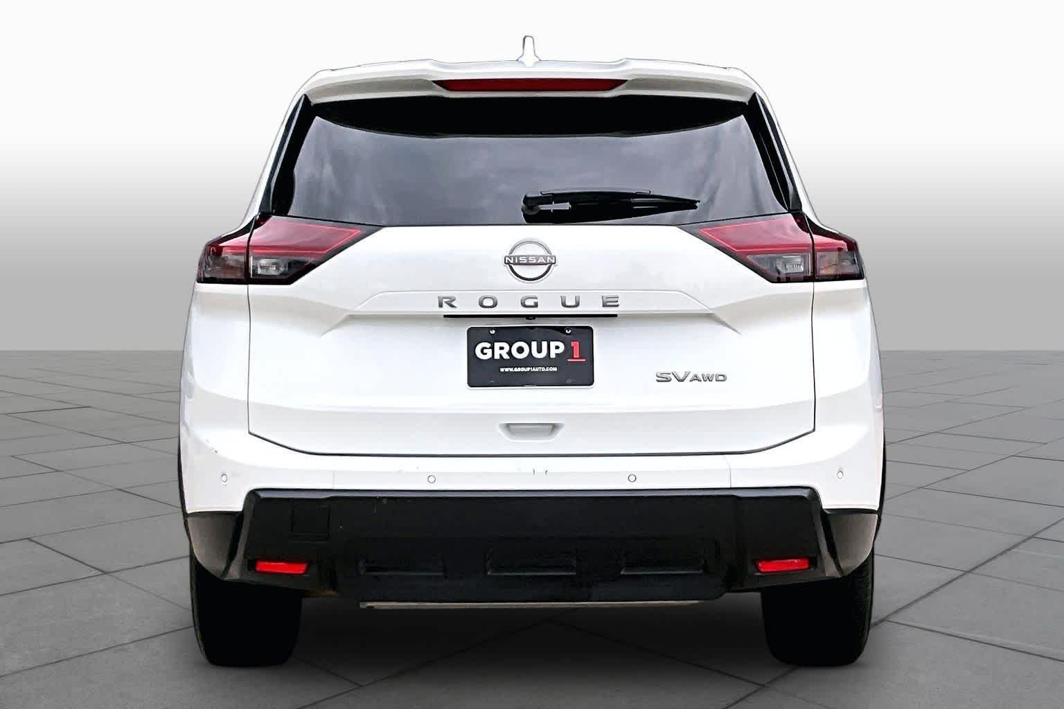 Used 2024 Everest White Pearl Nissan SV image 5