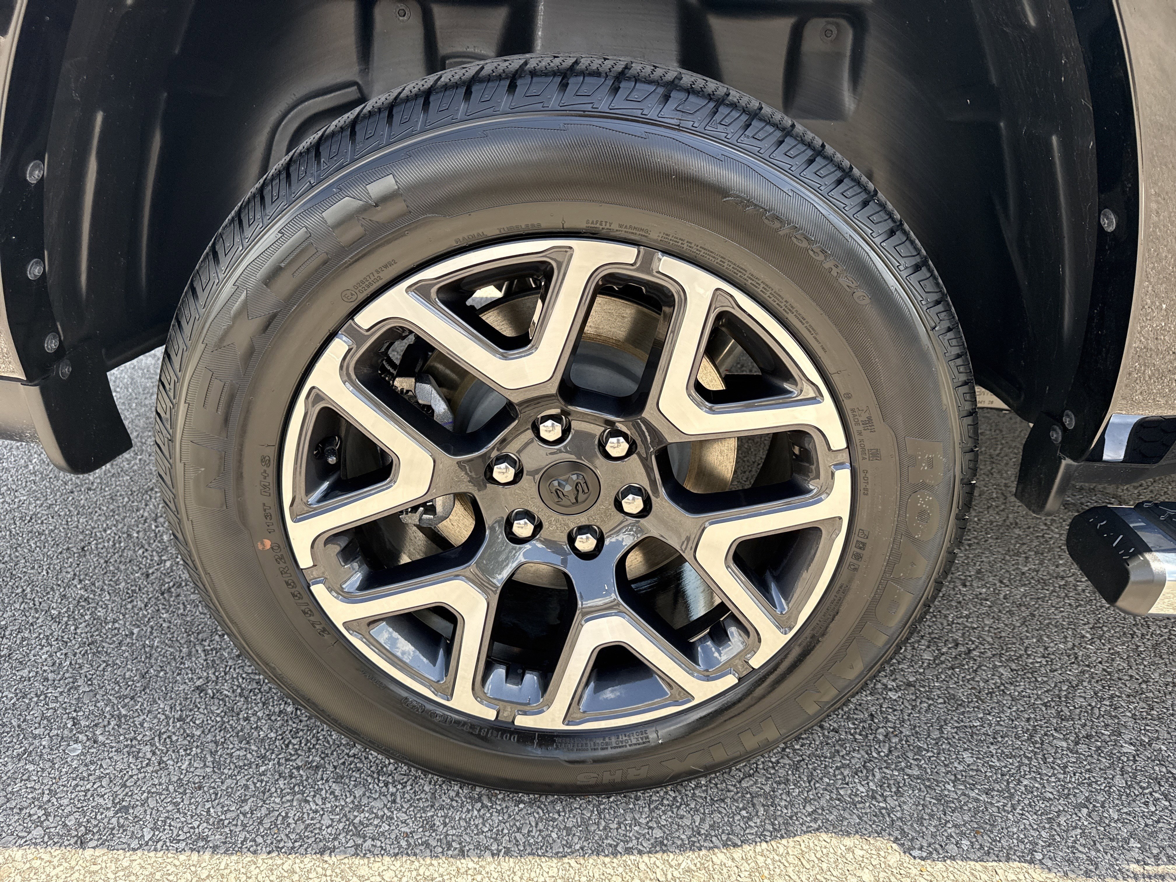 New 2026 Diamond Black Crystal Pearl-Coat Exterior Paint RAM Laramie image 20