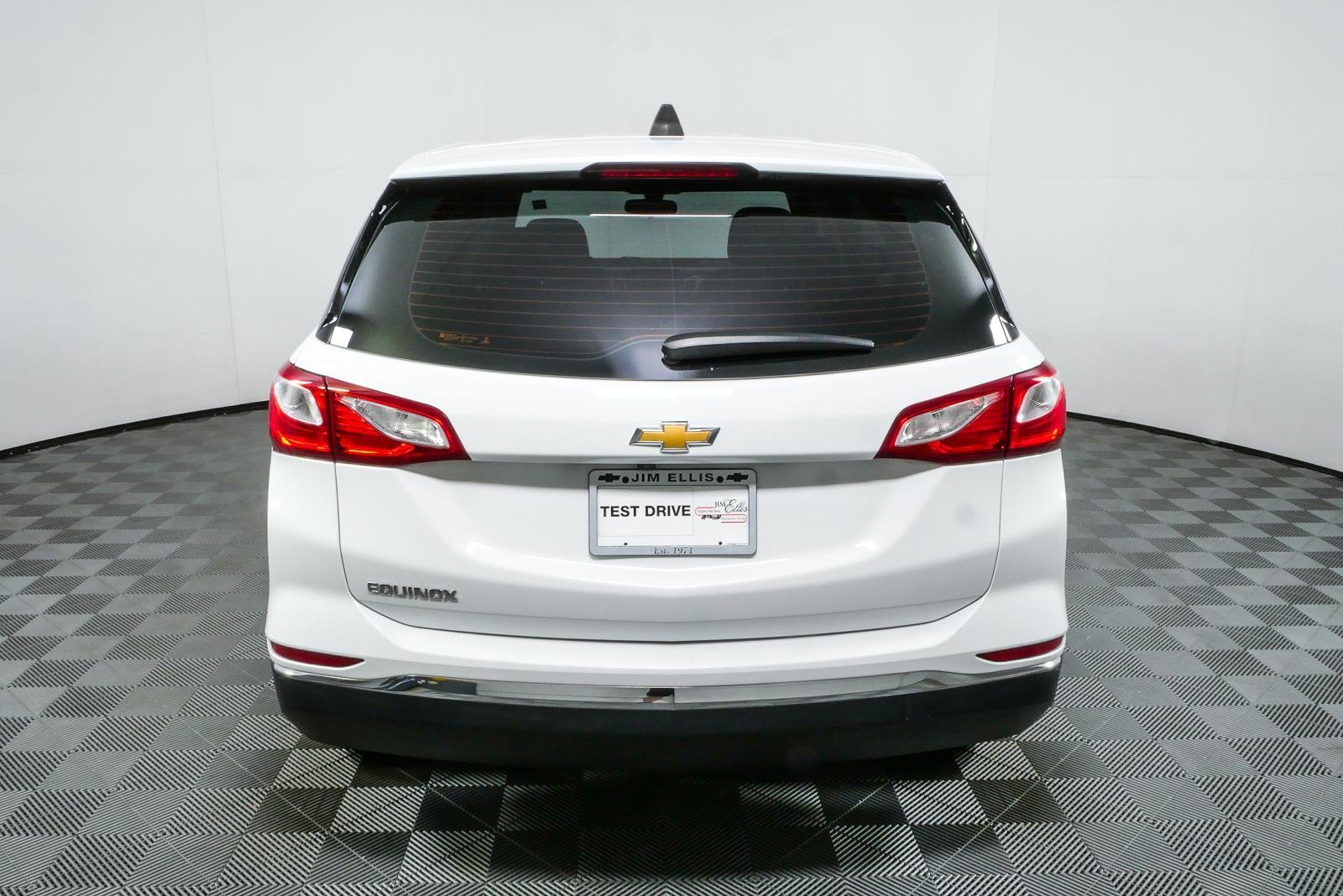 Used 2018 SUMMIT WHITE Chevrolet LS image 25