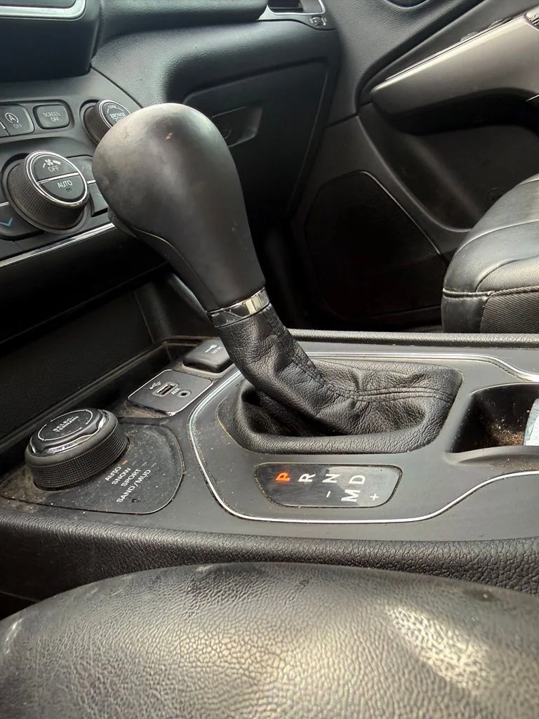 Used 2019 Silver Jeep Latitude Plus image 19
