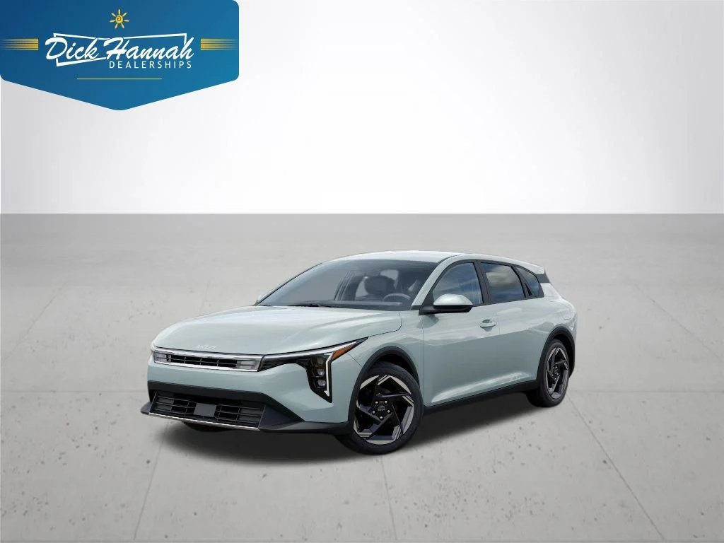 2026 Kia K4 EX AT Hatchback's photo