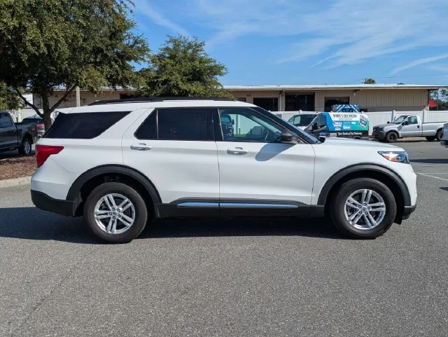 Used 2023 White Metallic Ford XLT image 2